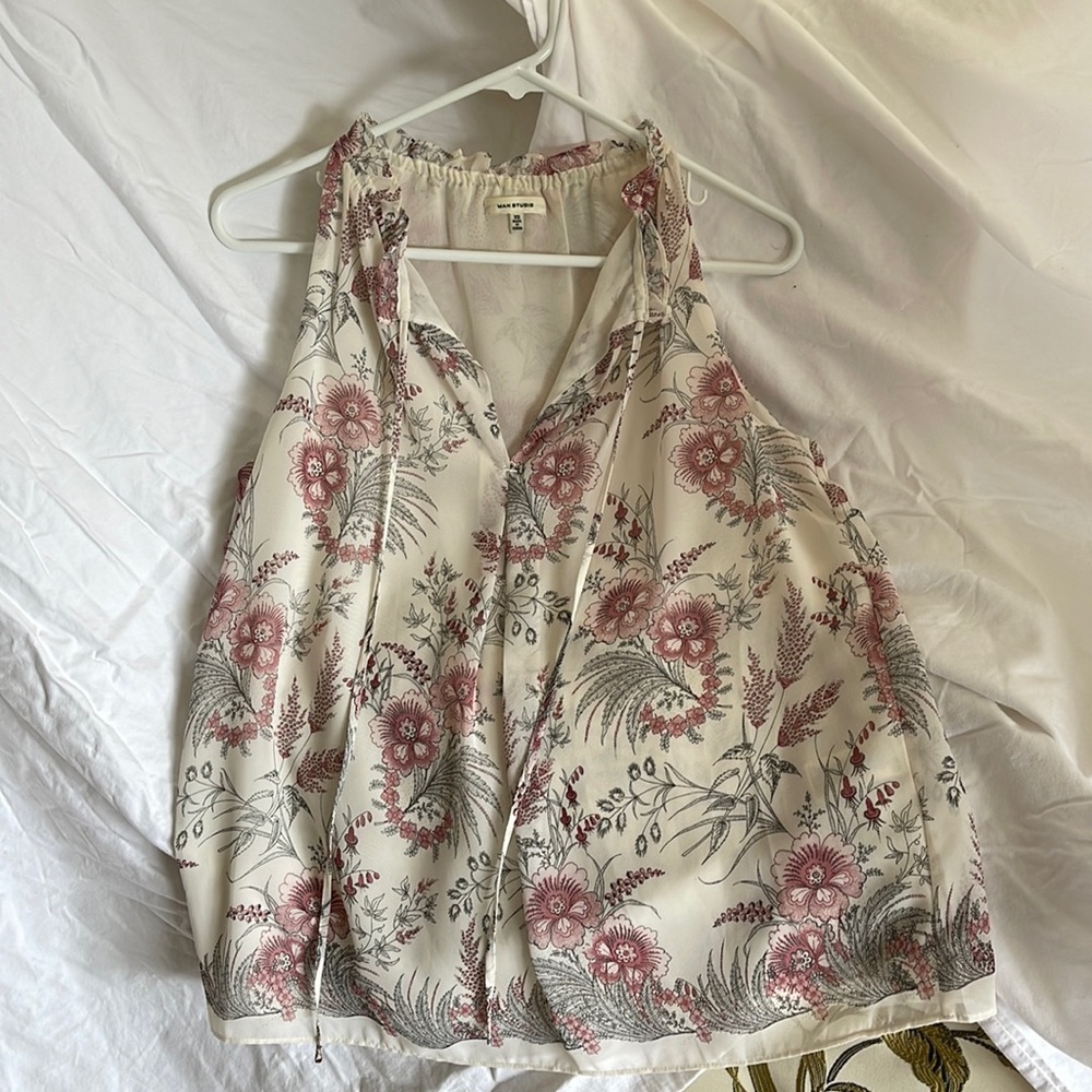 Sleeveless blouse